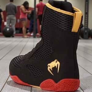 Venom boxing shoes Black and Gold Boxing Shoes size 9